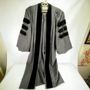 Accappatoio vintage Cokesbury Clergy Priest nero con pannelli in velluto made in USA. Tg 54 - Foto 1 di 8