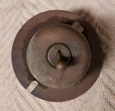 Antique / VTG  SINGER Industrial Sewing Machine Round ON/OFF Switch Pt 2596 USA - image 1 of 4