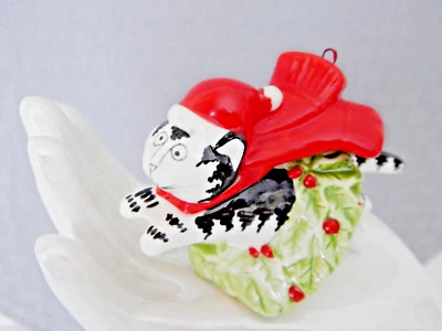 De colección KLIBAN Gato Salta A Través Corona de Navidad Adorno de Cerámica 1981 Sin Caja COMO NUEVO Foto 1 de 4