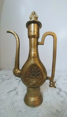 Antigua cafetera/tetera tibetana/asiática con motivo de dragón de latón ornamentado Foto 1 de 4