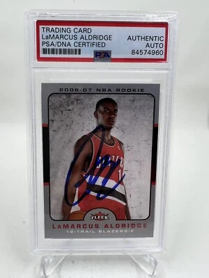 Trail Blazers Fleer RC IP Auto PSA/DNA Portland Trail Blazers Fleer 2006-07 firmados por LaMarcus Aldridge Foto 1 de 2