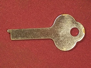 Vintage Piatto Baule Acciaio Lucchetto Chiavi Portachiavi Antica Cassetta Cassetta Scrivania - Foto 1 di 4