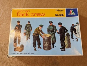 1/35 scale Italeri WWII German Tank Crew - Picture 1 of 3