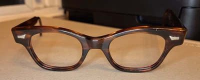 Tart Optical USA Countdown Solid Brown 46 x 22 6" Temple Vintage great condition - Image 1 of 4