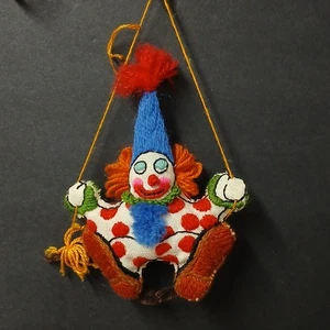 De colección Cosido a Mano Jiffy Stitchery Años 70 Columpio Payaso Árbol Adorno - Imagen 1 de 3