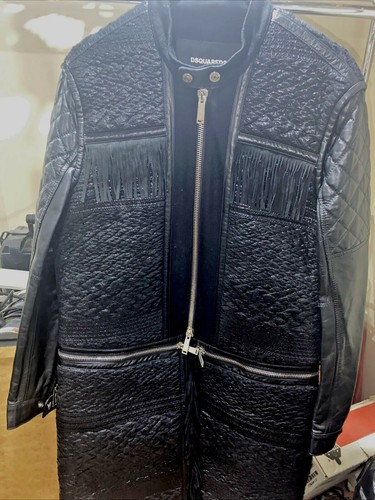 Cappotto nero con frange in pelle Dsquared2 taglia 48 euro