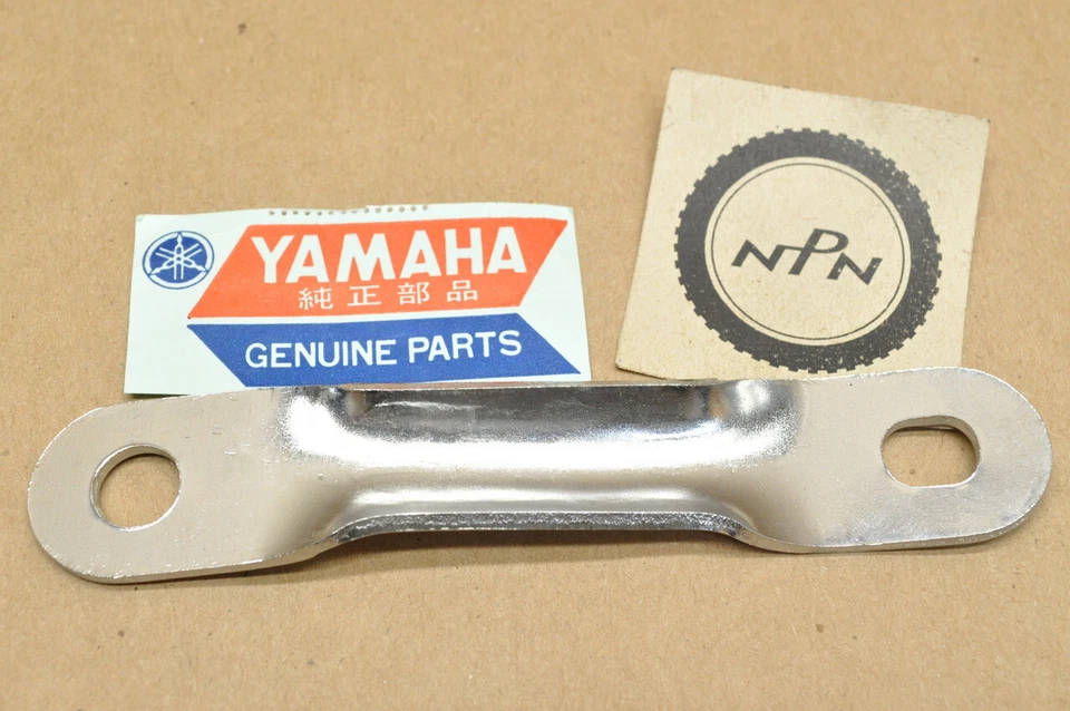Soporte de permanencia silenciador de escape NOS Yamaha G6S G7S L5T YG5 220-14771-10 Foto 1 de 1