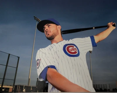 Foto brillante sin firmar de Kris Bryant de los Chicago Cubs swinginging 11x14 Foto 1 de 2
