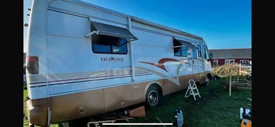 American RV Motorhome - Image 1 of 4