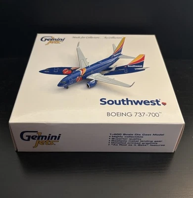 GeminiJets 1:400 Southwest Air Boeing 737-700 Triple Crown One GJSWA1577 N409WN - Image 1 of 4