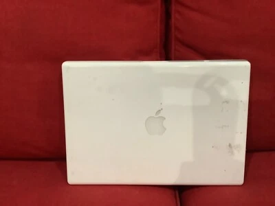macbook mid 2009 white - Image 1 of 4