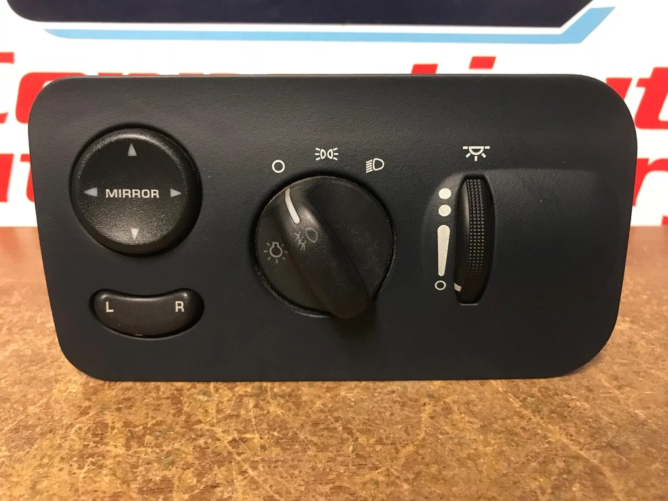 Interruptor de faros Dodge Caravan 2003 #D-8 Foto 1 de 4