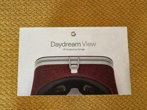 Zestaw słuchawkowy Google Daydream View VR w kolorze karmazynowej czerwieni – kompletny zestaw – nie jest już obsługiwany - Zdjęcie 1 z 4