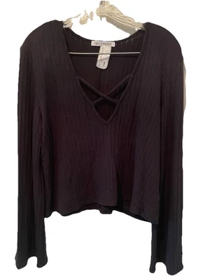 Fox & Hawk - large- Long sleeve v neck cropped sweater top- Tagged $62 - Image 1 of 4