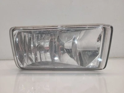 Luz antiniebla derecha para pasajero Chevrolet Silverado 1500 2008-15 Foto 1 de 4