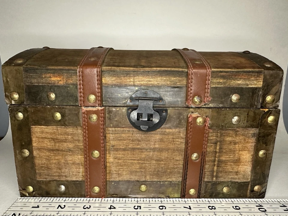 Vintage style Wood and Leather Chest - Image 1 of 4