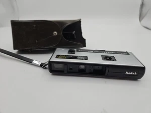 Kodak Pocket Instamatic 60 Camera Untested in Leather Slip Case w Wristlet VTG - Foto 1 di 7