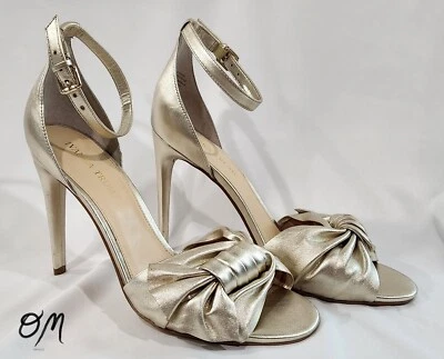 Ivanka Trump Oro Arco Nudo 4.5 Pulgadas Tacones Altos - Talla 10M Excelente Estado Foto 1 de 4