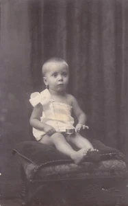 2) CARTOLINA FOTOGRAFICA BAMBINA LINA 20 GIUGNO 1929 IN MANO (GIOCO TAMBURELLO ? - Bild 1 von 2