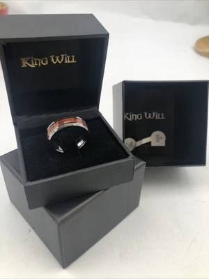 Anillo banda de carburo de tungsteno King Will Nature para hombre 9 incrustaciones de madera y tono plateado Foto 1 de 4
