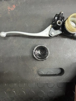 Главный тормозной цилиндр Kawasaki Kh 250 - Изображение 1 из 4