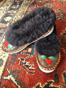 Ladies’ Onaie Sheepskin Slippers 5.5 - Picture 1 of 3