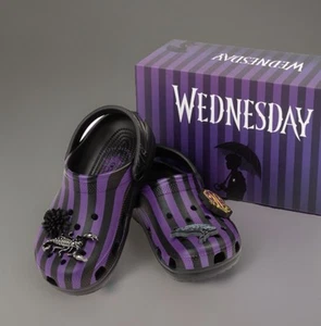 Zueco CROCS Wednesday X Clásico Nevermore Academy con Jibbitz UNIsex Multi Talla - Imagen 1 de 7