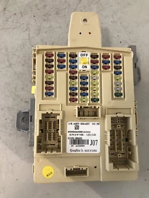  2017-2019 Hyundai Santa Fe Smart Junction Box Interior Fusebox 91950-B8600  - Image 1 of 4