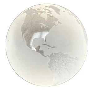 Pisapapeles de cristal de vidrio grabado en globo Tiffany & Co. 2 1/4"" hecho en Austria - Imagen 1 de 5
