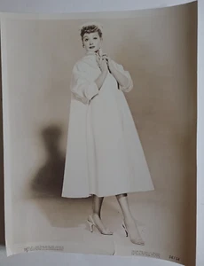Hollywood Lucille Ball 1956 Loews Press Photo Still Glamour Stylish Pose - Picture 1 of 3