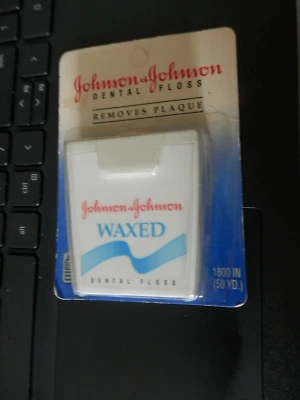 Johnson & Johnson Reach teeth Dental Floss Plain Waxed 55 Yd Vtg 1991 Original - Image 1 of 2