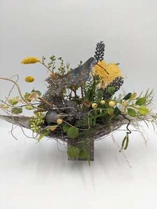 Sommergesteck Vogel Blüten Lavendel blau - Bild 1 von 5