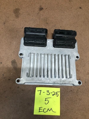 Компьютер двигателя 2014 2015 Kia Cadenza A/T 3.3 ECM ECU 39110-3CGN5 - Изображение 1 из 4