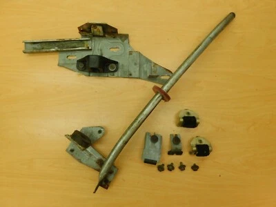 LH REAR DOOR GLASS TRACKS 1971-1976 CADILLAC FLEETWOOD BROUGHAM 60 76CD1-1B3 - Image 1 of 4