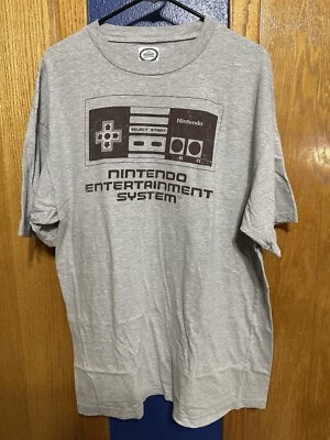 Camiseta gris Nintendo Entertainment System Controller adulto Foto 1 de 4
