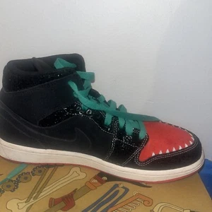 Size 9 - Air Jordan 1 SE Mid SiEMPRE Familia - Picture 1 of 13