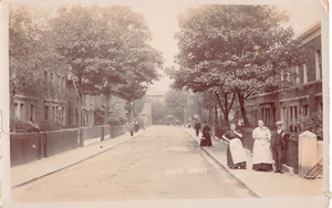 POSTCARD - LONDON - PECKHAM - COSTA STREET - REAL PHOTO - PEOPLE - SE15 - Imagen 1 de 2