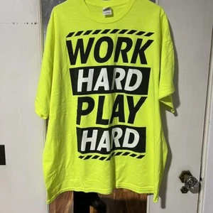 Camiseta amarilla neón "Work Hard Play Hard" #workhardplayhard - Imagen 1 de 2