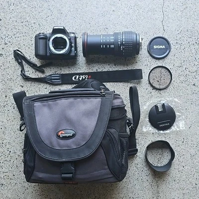 Sigma Aspherical IF 28-300mm f/3.5-6.3 DL Hyperzoom Lens With Pentax Camera IstD - Image 1 of 4