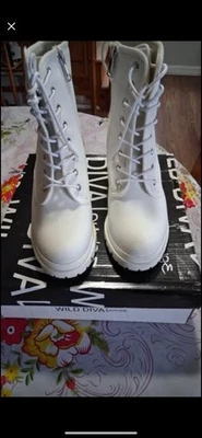 белые сапоги для женщин - Изображение 1 из 4