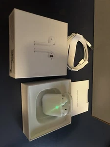 AirPods 2nd Generation - Photo 1 sur 2