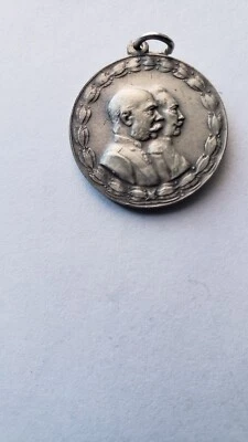 Medalla Cruz Roja Austria-Hungría para asistencia a civiles durante la guerra Foto 1 de 2