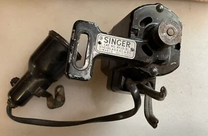 Vintage Singer RFJ5–8 Motor With Cat 9–1 Light Untested Includes Brackets - Picture 1 of 15
