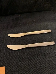 2 Vintage United Airlines Butter Knifes Plane Meal Collectible Memory Aluminum - Picture 1 of 10