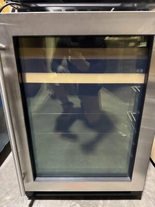 U-LINE 1000 SERIES U-1224BEVSOOB 24" UNDER COUNTER BEVERAGE CENTER - Picture 1 of 3