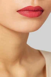 Nuevo LLAVE DE PIEL BELLEZA Lápiz labial Rojo Cachemira - Amapola 107 4g/ 0.14 oz.$65.00 - Imagen 1 de 12