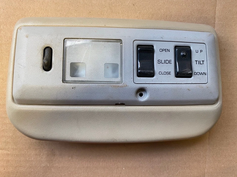 Toyota Land Cruiser FJ80 FZJ80 Dome Light/Sunroof Control Assembly - Image 1 of 1