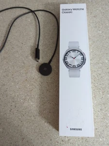 Samsung Galaxy Watch6 Classic SM-R965 47mm Boîtier en Acier Inoxydable avec Bracelet Hybride - Photo 1 sur 10