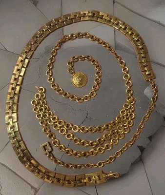 CINTURONES CHAPADOS EN ORO CHANEL & ST. JOHN. UN LOTE Foto 1 de 4