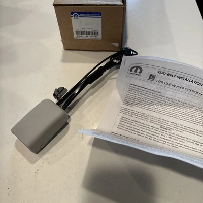 Новая передняя внутренняя пряжка ремня безопасности Mopar 6DR271S4AC 2019-2022 Jeep Cherokee  - Изображение 1 из 4